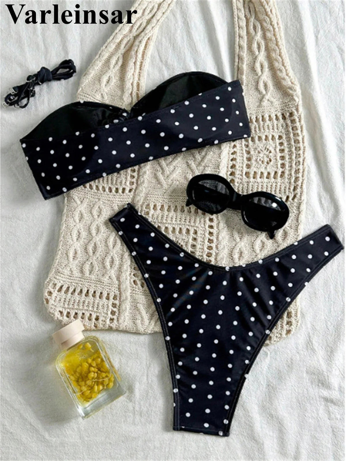 bikini à point noir et bleu