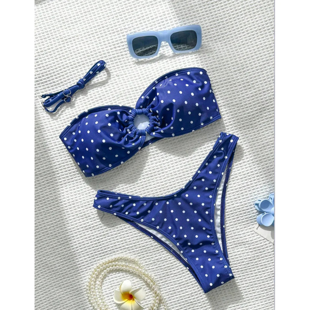 bikini à point noir et bleu