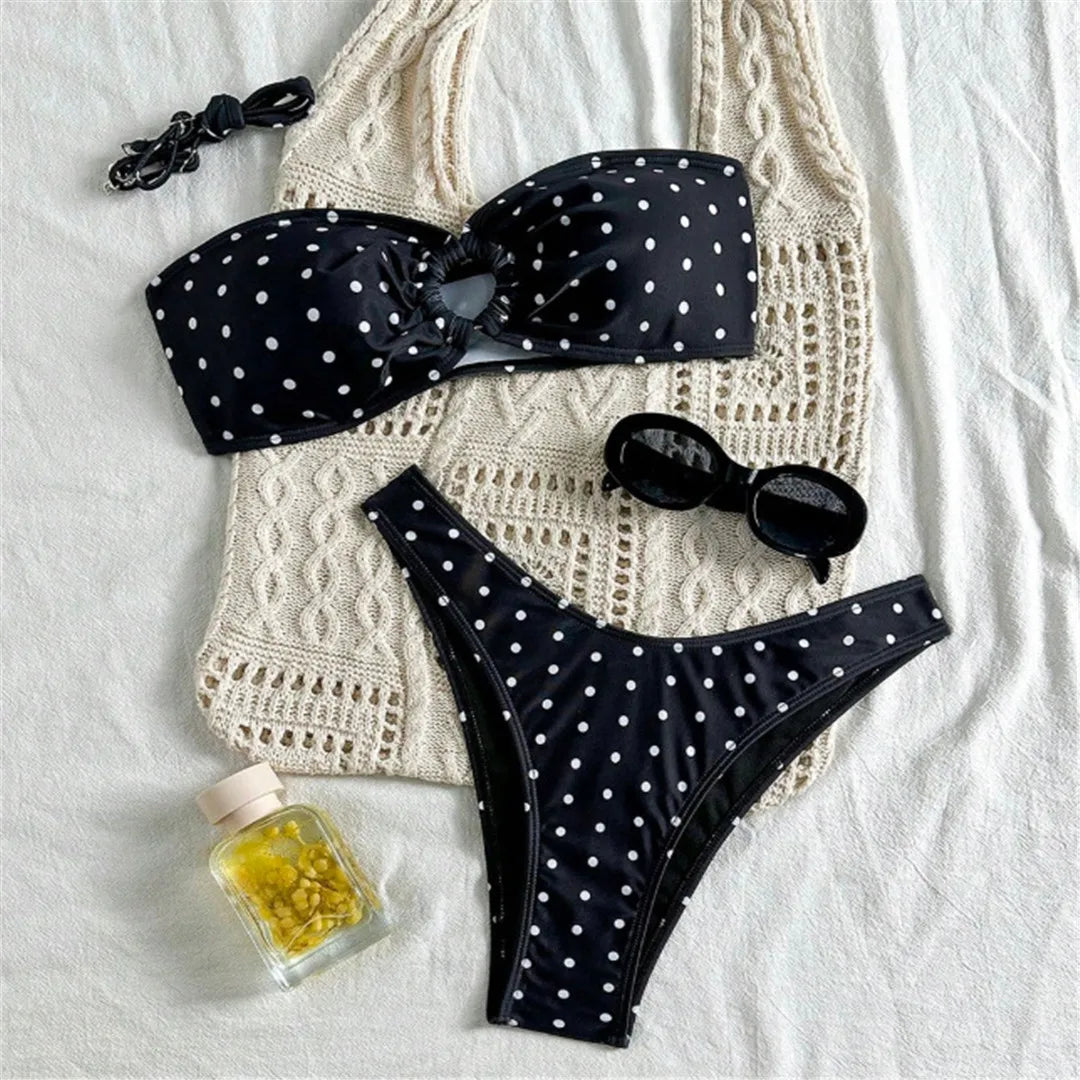 bikini à point noir et bleu